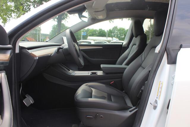 Tesla Model Y Long Range AWD 75 kWh / Autopilot / Panoramadak / Camera / 21'' / Keyless / Leder / Dodehoek / Navigatie / Stoelverwarming