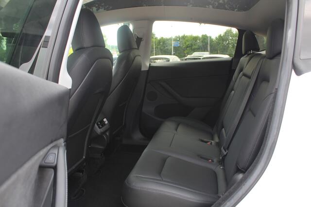 Tesla Model Y Long Range AWD 75 kWh / Autopilot / Panoramadak / Camera / 21'' / Keyless / Leder / Dodehoek / Navigatie / Stoelverwarming