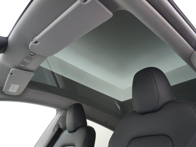 Tesla Model Y Long Range AWD 75kWh Warmtepomp Autopilot FSD-Computer 3 Leder Pano-dak Elektr.Stuur+Stoel+Verwarmd Navi Ecc Premium Audio Keyless Priv.Glass Camera's Elektr.AchterKlep Parkeer Assistent Sentry-Mode Privacyglas Bluetooth Dodehoek detector Connected servic