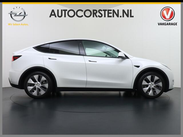 Tesla Model Y Long Range AWD 75kWh Warmtepomp Autopilot FSD-Computer 3 Leder Pano-dak Elektr.Stuur+Stoel+Verwarmd Navi Ecc Premium Audio Keyless Priv.Glass Camera's Elektr.AchterKlep Parkeer Assistent Sentry-Mode Privacyglas Bluetooth Dodehoek detector Connected servic