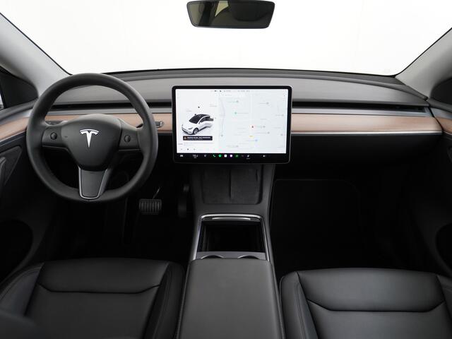 Tesla Model Y Long Range AWD 75kWh Warmtepomp Autopilot FSD-Computer 3 Leder Pano-dak Elektr.Stuur+Stoel+Verwarmd Navi Ecc Premium Audio Keyless Priv.Glass Camera's Elektr.AchterKlep Parkeer Assistent Sentry-Mode Privacyglas Bluetooth Dodehoek detector Connected servic
