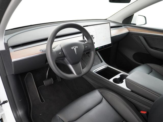 Tesla Model Y Long Range AWD 75kWh Warmtepomp Autopilot FSD-Computer 3 Leder Pano-dak Elektr.Stuur+Stoel+Verwarmd Navi Ecc Premium Audio Keyless Priv.Glass Camera's Elektr.AchterKlep Parkeer Assistent Sentry-Mode Privacyglas Bluetooth Dodehoek detector Connected servic