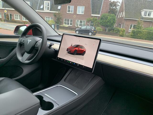 Tesla Model Y Long Range AWD 75 kWh, Black-line