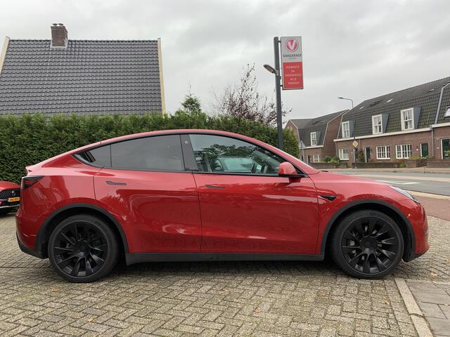 Tesla Model Y Long Range AWD 75 kWh, Black-line
