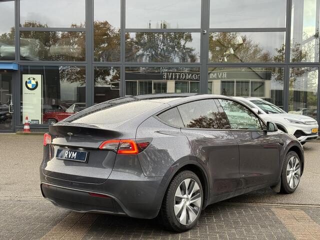 Tesla Model Y RWD 58 kWh AFNEEMBARE TREKHAAK| STOEL/ STUURVERW| AUTOPILOT| RIJKLAARPRIJS INCL. TESLA GARANTIE t/m 03-2027/80.000km accu en aandrijflijn t/m 03-2031/160.000km