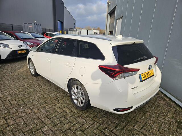 Toyota AURIS Touring Sports 1.8 Hybrid Energy Plus | 1e Eigenaar | NIEUW GELEVERD & ONDERHOUDEN | Trekhaak | Navigatie |