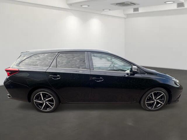 Toyota AURIS Touring Sports 1.2T Black Edition