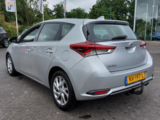 Toyota AURIS 1.2T 116pk Aspiration 5-Deurs | Origineel NL | 1300kg Trekgewicht | Navi | Clima | Cruise | Achteruitrijcamera | Rijstrook+Licht+Regensensor | Mistlampen | 16''lm | Trekhaak