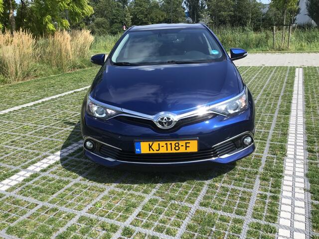 Toyota AURIS 1.2T Dynamic Panoramadak/152000km/trekhaak/bj2016