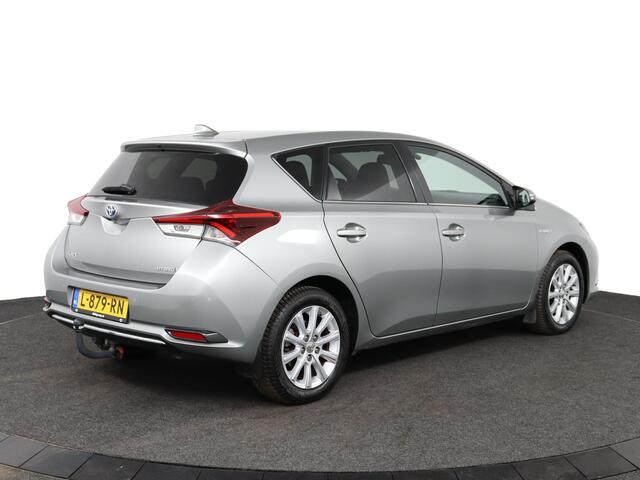 Toyota AURIS 1.8 Hybrid Executive | Navigatie | Trekhaak | Stoelverwarming |