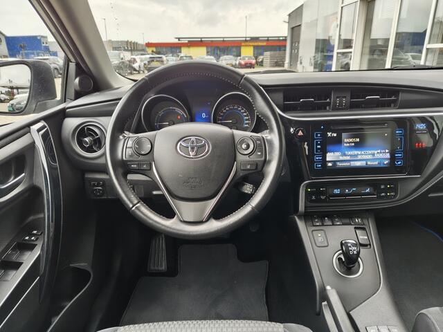 Toyota AURIS 1.8 Hybrid Dynamic | Trekhaak | Cruise Control | Stoelverwarming