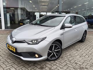 toyota-auris-1.8-hybrid-dynamic--t