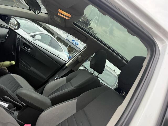 Toyota AURIS 1.8 Hybrid Trend 136pk Automaat | Trekhaak | Panorama dak | Navigatie | Achteruitrijcamera | Climate control