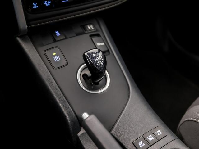 Toyota AURIS Touring Sports 1.8 Hybrid Dynamic Sport Automaat (NAVIGATIE, CLIMATE, CAMERA, KEYLESS, SPORTSTOELEN, TREKHAAK, CRUISE, NIEUWE APK, NIEUWSTAAT)