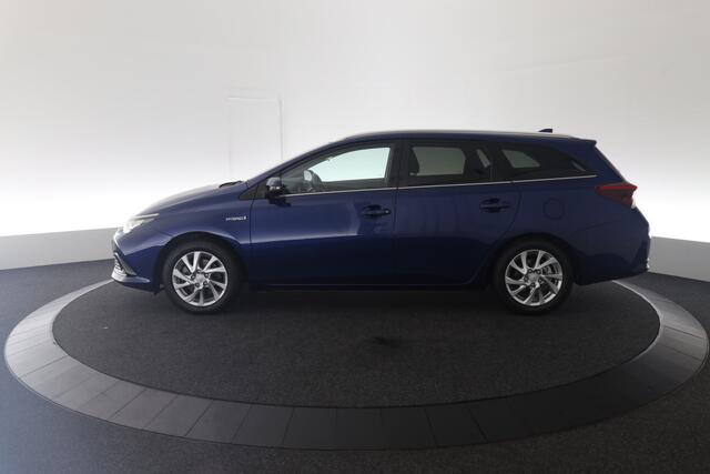Toyota AURIS 1.8 Hybrid Trend | Pano