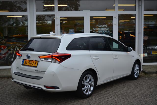 Toyota AURIS Touring Sports 1.8 Hybrid Executive | Pano | Trekhaak | Keyless | Orig. NL | NAP |
