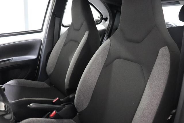 Toyota AYGO X 1.0 VVT-i MT Play, Apple Carplay & Android Auto, Camera, Cruise Control, 1e eigenaar!