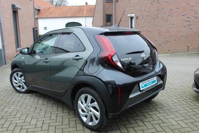 Toyota AYGO X 1.0 VVT-i MT Pulse Bi Tone, Adap Cruise, Lane Assist, Winter Pack, Camera, All Season.