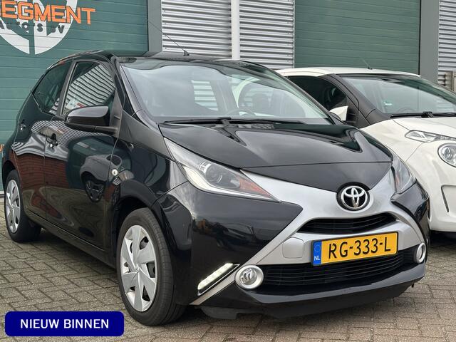 Toyota AYGO 1.0 VVT-i x-play / Carplay / Camera / Nap / Airco / 5-drs