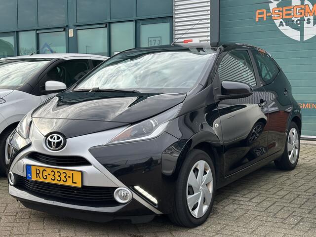 Toyota AYGO 1.0 VVT-i x-play / Carplay / Camera / Nap / Airco / 5-drs