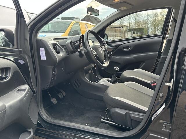 Toyota AYGO 1.0 VVT-i x-play / Carplay / Camera / Nap / Airco / 5-drs