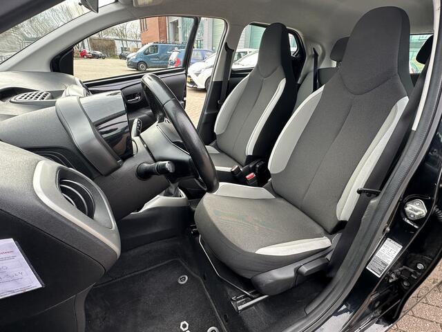 Toyota AYGO 1.0 VVT-i x-play / Carplay / Camera / Nap / Airco / 5-drs