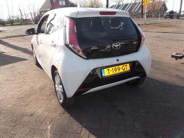 Toyota AYGO 1.0 VVT-i x-play achteruit cam airco stoelverw