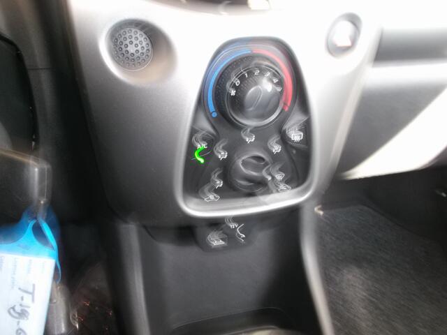 Toyota AYGO 1.0 VVT-i x-play achteruit cam airco stoelverw