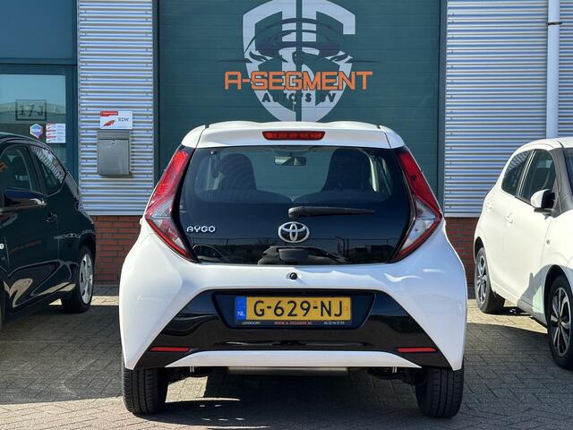 Toyota AYGO 1.0 VVT-i x-play limited 1e eigenaar / Airco / Carplay / Camera / Nap