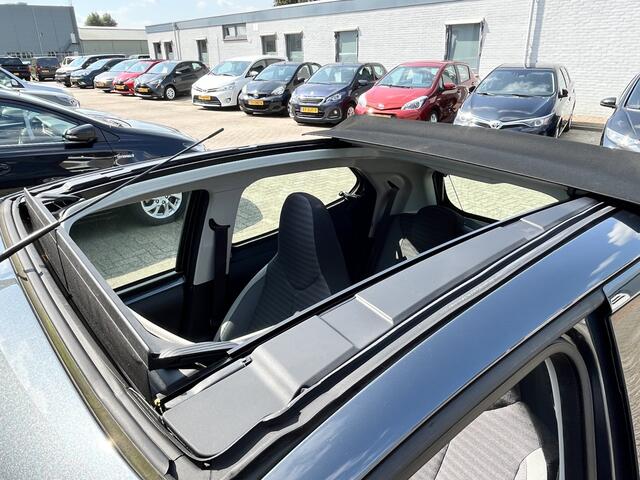 Toyota AYGO 1.0 VVT-i X-Play Carbio NL Auto Dealer onderhouden Carplay Camera