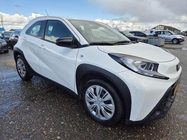 Toyota AYGO X 1.0 VVT-i MT Play 20.000km lichte schade btw scherm, bumper, deur spuiten