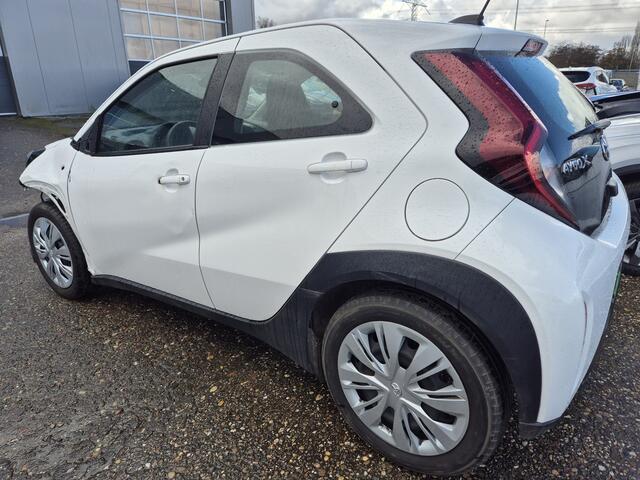 Toyota AYGO X 1.0 VVT-i MT Play 20.000km lichte schade btw scherm, bumper, deur spuiten