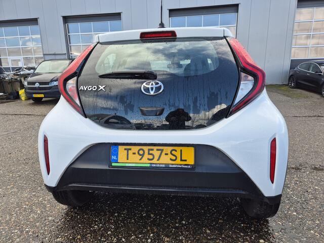 Toyota AYGO X 1.0 VVT-i MT Play 20.000km lichte schade btw scherm, bumper, deur spuiten