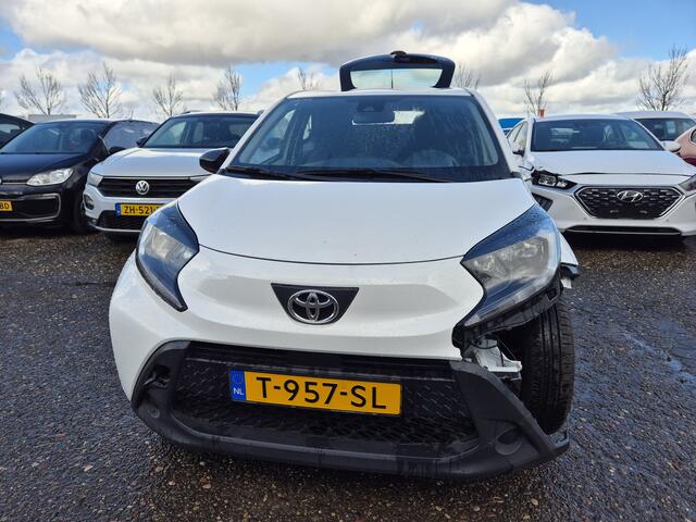 Toyota AYGO X 1.0 VVT-i MT Play 20.000km lichte schade btw scherm, bumper, deur spuiten