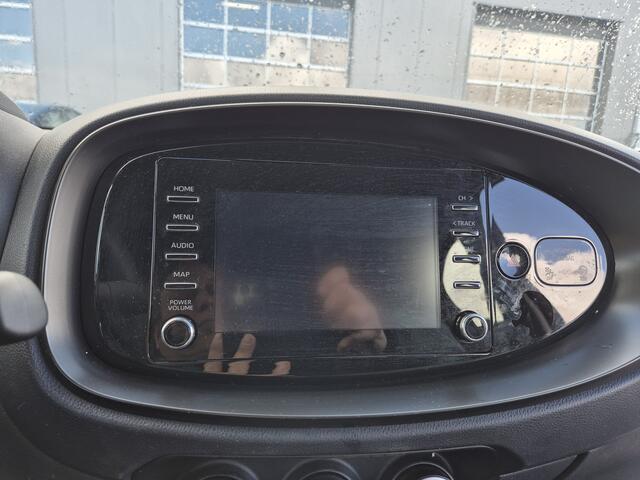 Toyota AYGO X 1.0 VVT-i MT Play 20.000km lichte schade btw scherm, bumper, deur spuiten