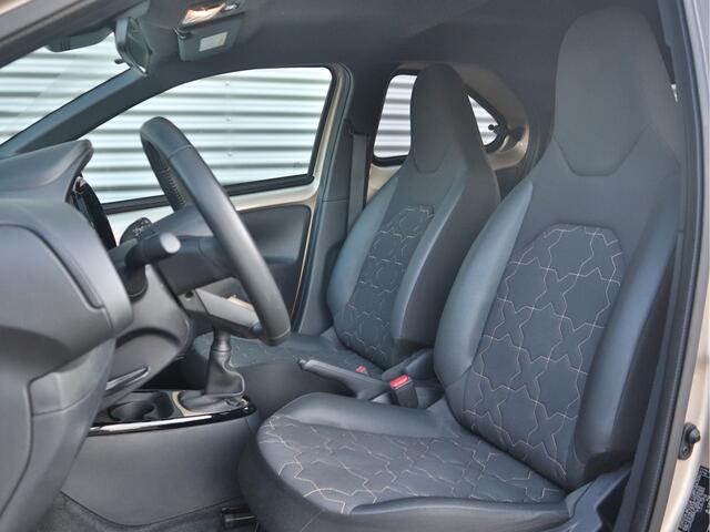 Toyota AYGO X 1.0 VVT-i MT Envy ECC-Airco Cr.Control ESP JBL Smartlink-Navi+Camera LED PrivacyGlass