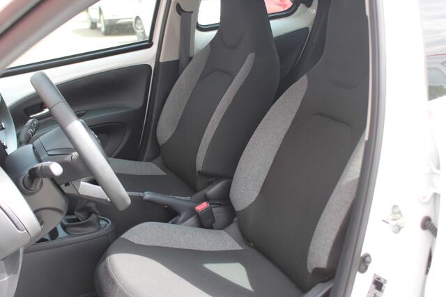 Toyota AYGO X 1.0 VVT-i MT Play