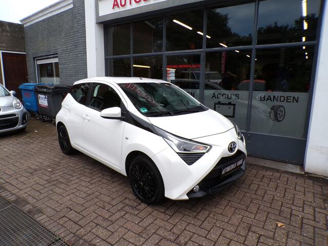 Toyota AYGO 1.0 VVT-i x-play AIRCO,LED,CAMERA,NIEUWE APK !!! ""ZONDAG OPEN""