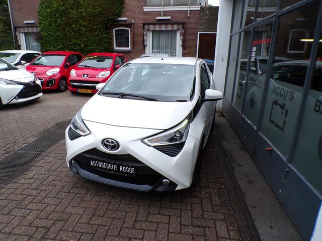 Toyota AYGO 1.0 VVT-i x-play AIRCO,LED,CAMERA,NIEUWE APK !!! ""ZONDAG OPEN""