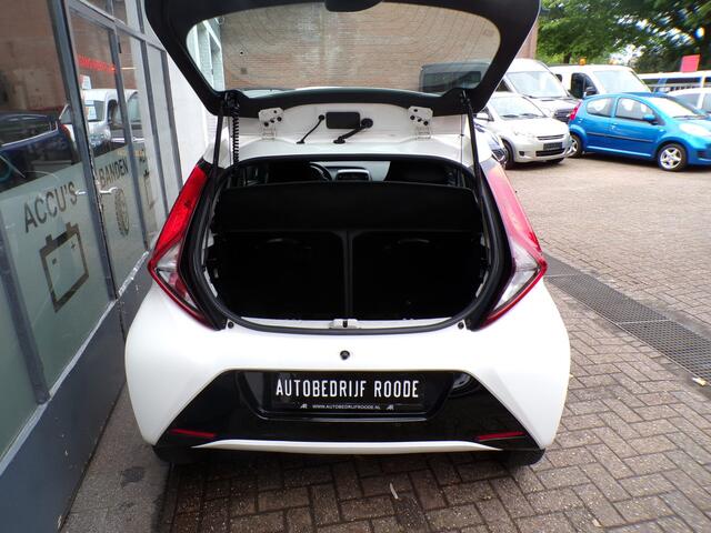 Toyota AYGO 1.0 VVT-i x-play AIRCO,LED,CAMERA,NIEUWE APK !!! ""ZONDAG OPEN""