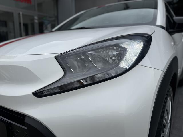 Toyota AYGO X 1.0 VVT-i MT Play + Red Pack Apple/Android, Cruise, Voorstoelen verwarmd , All-in Rijklaarprijs