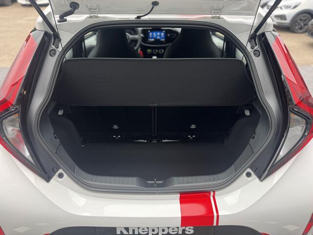 Toyota AYGO X 1.0 VVT-i MT Play + Red Pack Apple/Android, Cruise, Voorstoelen verwarmd , All-in Rijklaarprijs