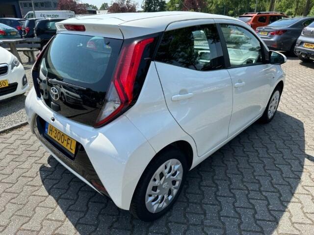Toyota AYGO 1.0 VVT-I X-PLAY CAMERA. NAVI. ALL.IN.
