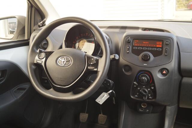 Toyota AYGO 1.0 VVT-i X-Fun -AIRCO-LED-