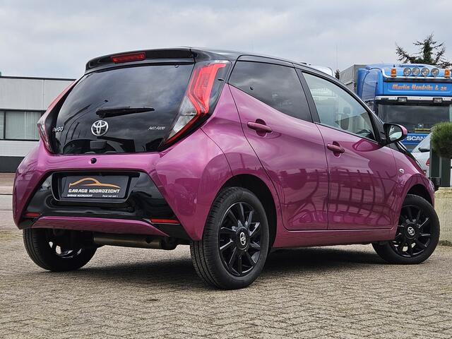 Toyota AYGO 1.0 VVT-i x-play AIRCO|CAMERA|GETINT GLAS|LM-VELGEN|USB|BLUE TOOTH TELEFONIE|STOELVERWARMING Maandag tot Vrijdag van 09.00 tot 20.00 uur en Zaterdag van 09.00 tot 18.00 uur