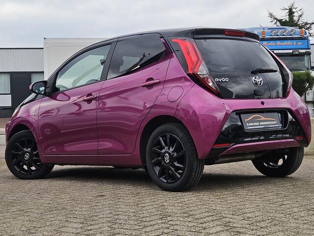 Toyota AYGO 1.0 VVT-i x-play AIRCO|CAMERA|GETINT GLAS|LM-VELGEN|USB|BLUE TOOTH TELEFONIE|STOELVERWARMING Maandag tot Vrijdag van 09.00 tot 20.00 uur en Zaterdag van 09.00 tot 18.00 uur