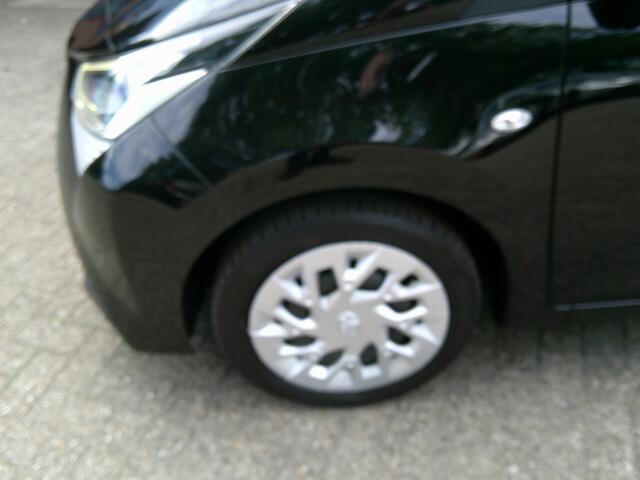 Toyota AYGO 1.0 VVT-i x-play