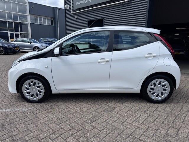 Toyota AYGO 1.0 VVT-i x-Play Navi | Airco | Achteruitrijcamera | Bluet