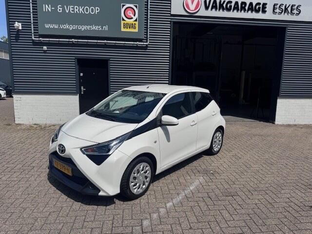 Toyota AYGO 1.0 VVT-i x-play 5 Drs. Airco, Navi. Bleuth. Camera.