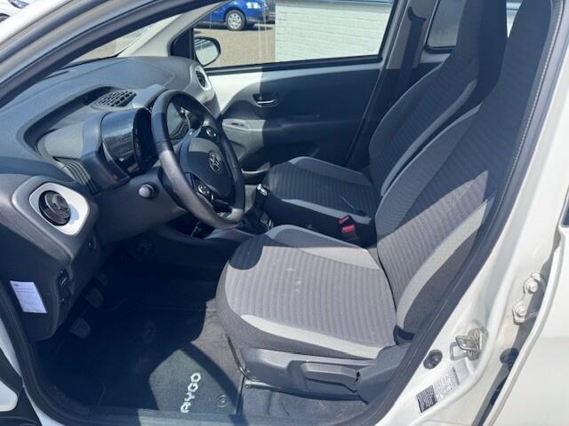 Toyota AYGO 1.0 VVT-i x-play 5 Drs. Airco, Navi. Bleuth. Camera.